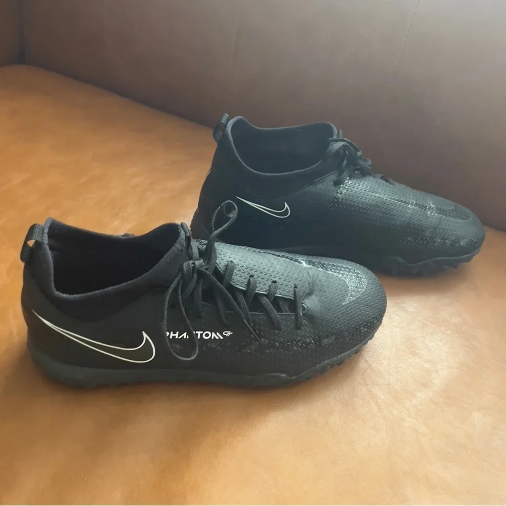 NIKE PHANTOM GT II ACADEMY TF Size 5Y Youth Soccer Athletic Shoes Black Gray